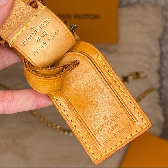 LOUIS VUITTON Poignet and Luggage Tag Set in Vachetta Leather - Picture 8 of 8